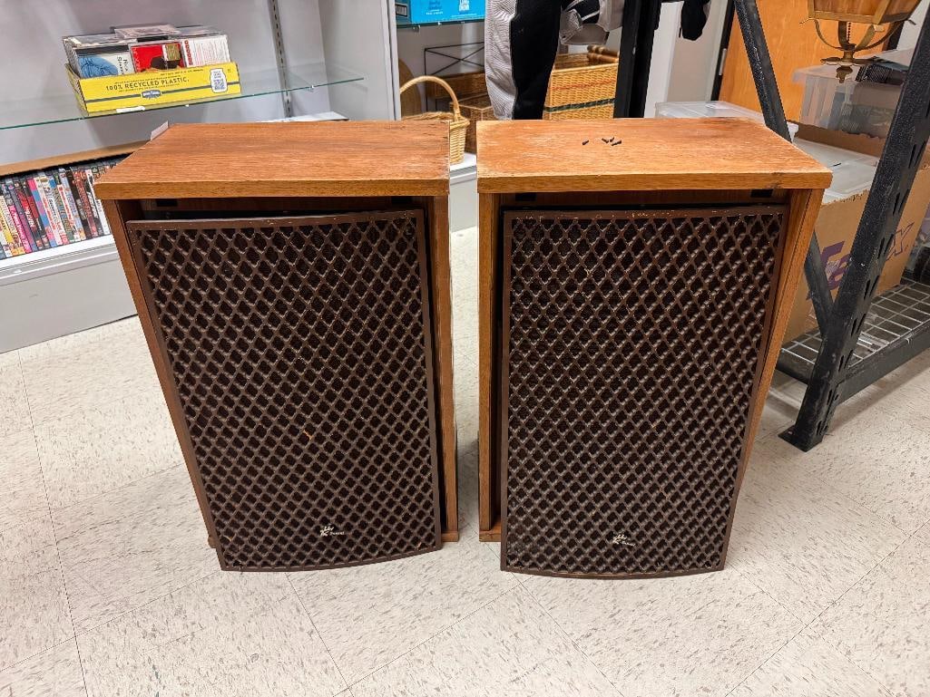 PAIR OF SANSUI SP-2500 3-WAY SPEAKERS FEATURING FIVE SPEAKERS IN EACH BOX: INCLUDES WOOFER, TWO SQUAWKERS, AND TWO TWEETERS IN EACH, TESTED + 17" X 11" X 25"