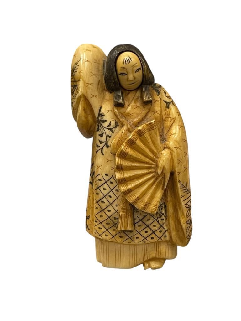 ANTIQUE HAND CARVED BONE JAPANESE NESTSUKE EBISU ONE OF THE SEVEN GODS OF FORTUNE ROTATING FACE: HAND CARVED NETSUKE WITH FINELY CARVED DETAILS, SIGNED ON THE BOTTOM 3 1/8" H