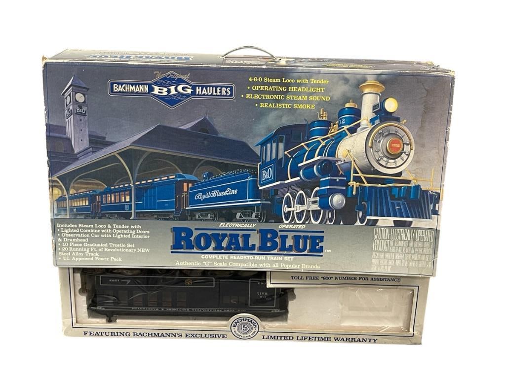 BACHMANN BIG HAULERS "G" SCALE 4-6--0 LOCOMTIVE WITH TENDER AND TWO TRAIN CARS: ELECTRIC SOUND AND REALISTIC SMOKE, PRE-OWNED IN ORIGINAL BOX, MIGHT BE MISSING A FEW PIECES