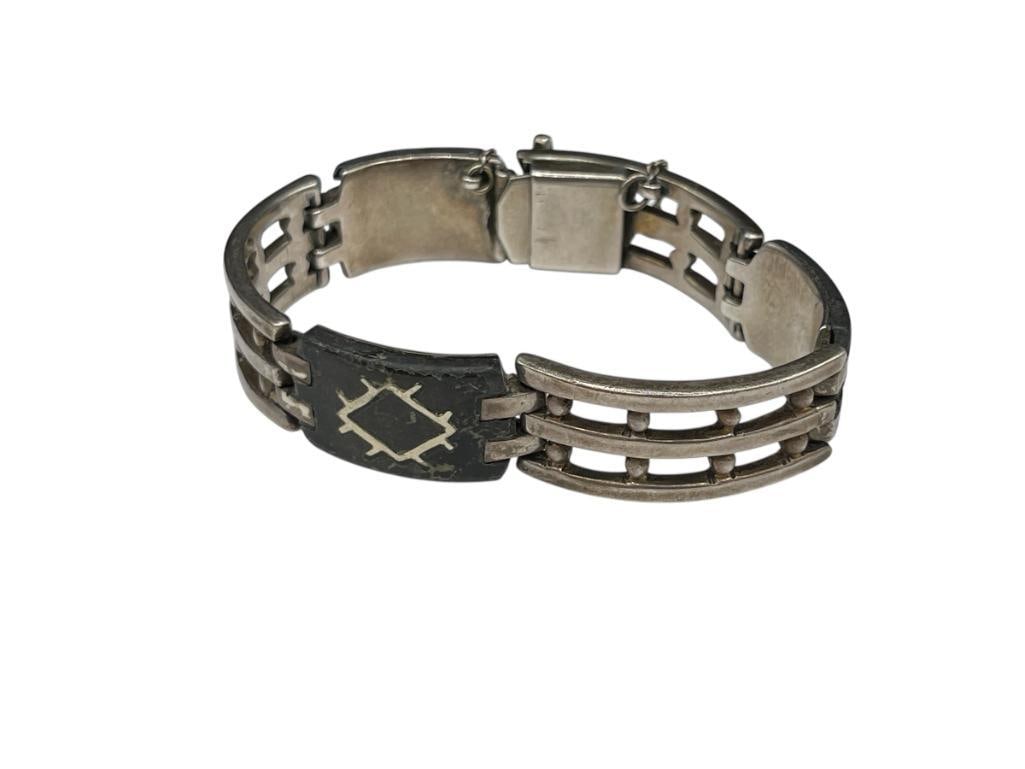 VINTAGE MEXICO MADE LOS CASTILLO STERLING SILVER LINK BRACELET: MARKED "ONIX NEGRO" WITH MAKER'S MARK 6 1/2" X 1/2", 44.48 GRAMS