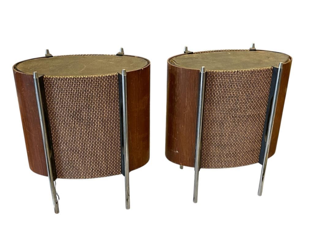 MID-CENTURY MODERN ARVIN 66P98S WALNUT OVAL SPEAKERS: MADE BY ARVIN INDUSTRIES CIRCA 1965-1966, EACH SPEAKER FEATURES CHROME LEGS WITH CANE AND FABRIC SCREENS, ORIGINAL LABELS ON THE BOTTOM WIL NEED TO BE REWIRED AND REFINISHED 14" X 7" X 17"