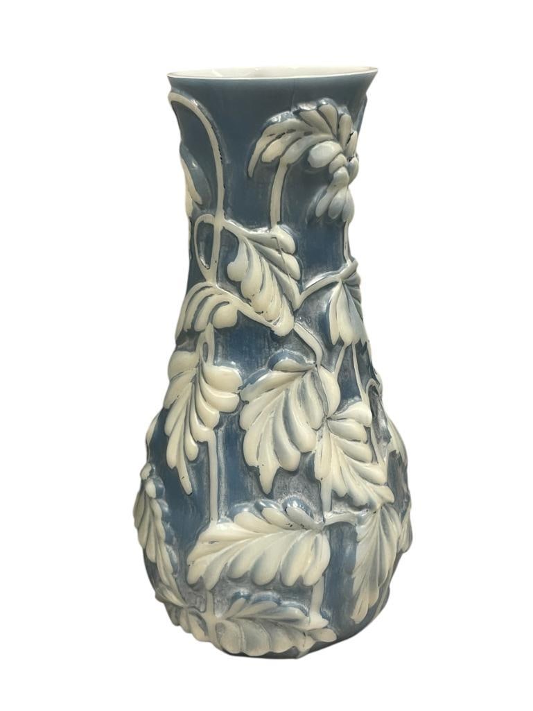 1930'S ART DECO PHOENIX / CONSOLIDATED GLASS COMPANY BLUE AND WHITE PHILODENDRON FLORAL VASE: SCULPTED GLASS VASE WITH RAISED FLORAL DESIGN IN BLUE AND WHITE SATIN FINISH, NO. 225P, NO CHIPS OR CRACKS 11 1/4" H