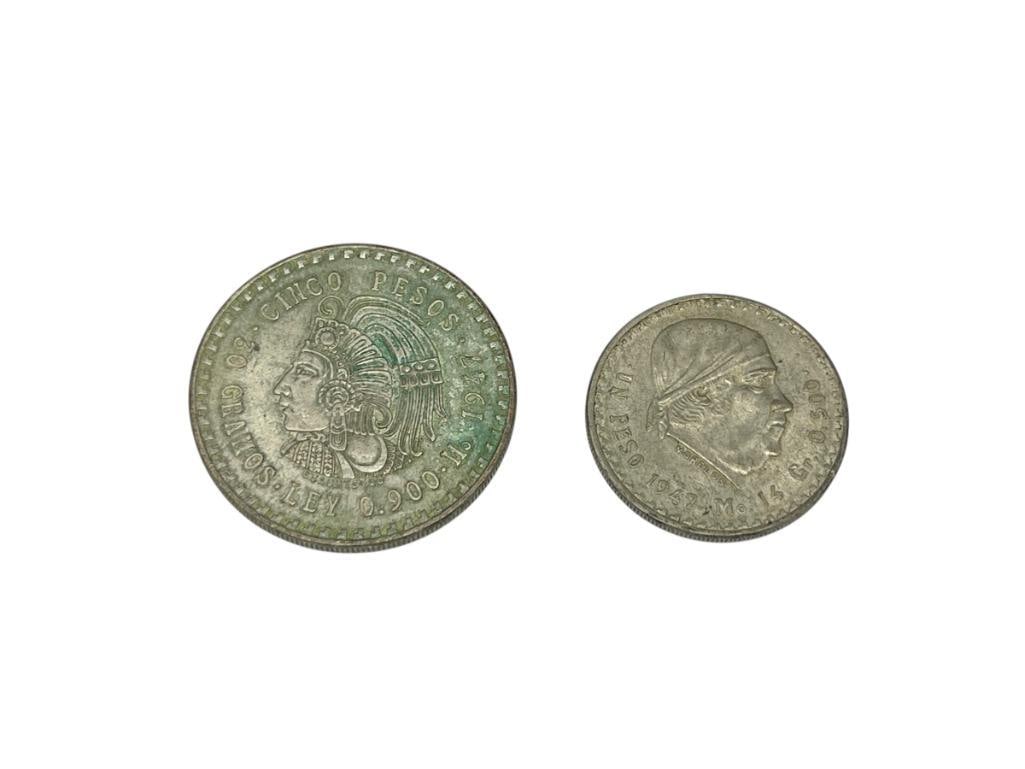 1947 MEXICO CINCO PESOS 90% SILVER COIN AND 1947 MEXICO UN PESO 50% SILVER COIN (1 of 11)