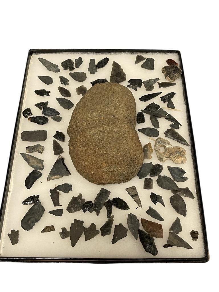 LARGE COLLECTION OF PRIMITITVE NATIVE AMERICAN PROJECTILE POINTS AND AXE / CLUB HEAD (1 of 12)