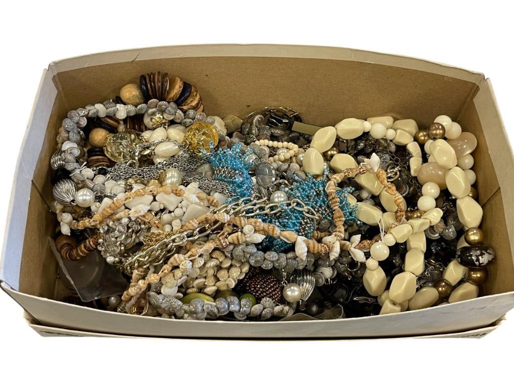 LARGE ASSORTMENT OF WOMENS FASHION JEWELRY: INCLUDES BRACELETS, NECKLACES, AND MORE