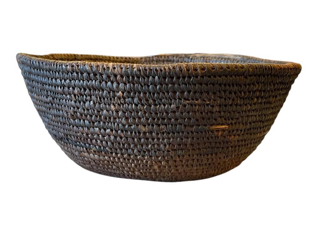 LARGE EARLY NATIVE AMERICAN COILED BASKET POSSIBLY WASHOE OR PAIUTE ORIGIN (1 of 9)