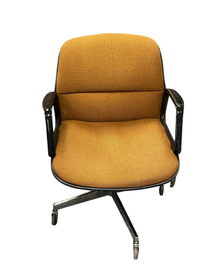 1970'S CHARLES POLLOCK STYLE EXECUTIVE OFFICE CHAIR: CHROME SWIVEL BASE WITH BROWN TWEED UPHOLSTERY 