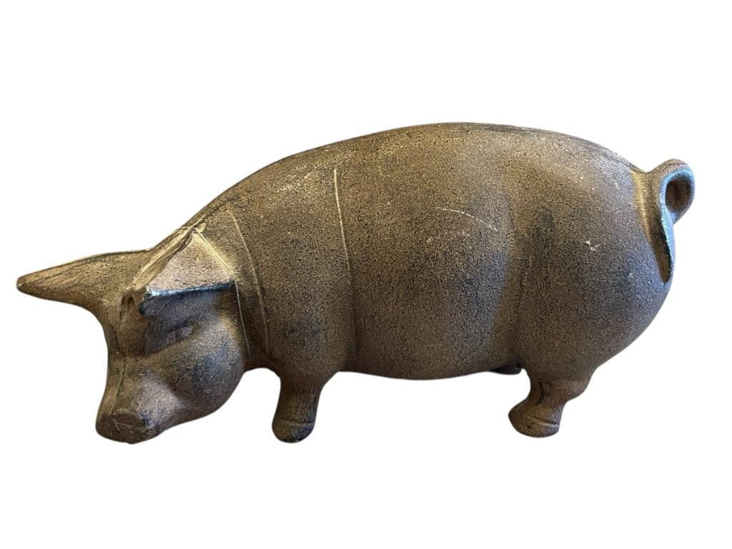 VINTAGE CAST IRON PIG FIGURINE (1 of 11)