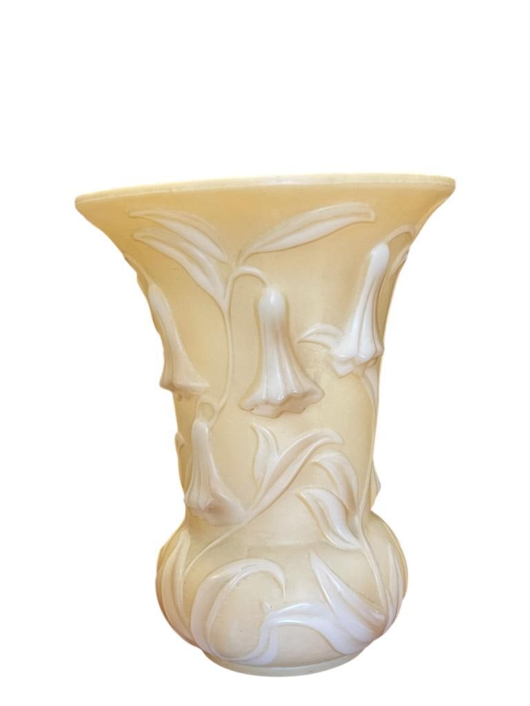 1930'S ART DECO PHOENIX CONSOLIDATED GLASS SCULPTED BLUEBELL PATTERN VASE: FEATURING WHITE ON CREAM, MARKED "115P" ON BOTTOM, NO CHIPS OR CRACKS 7" H