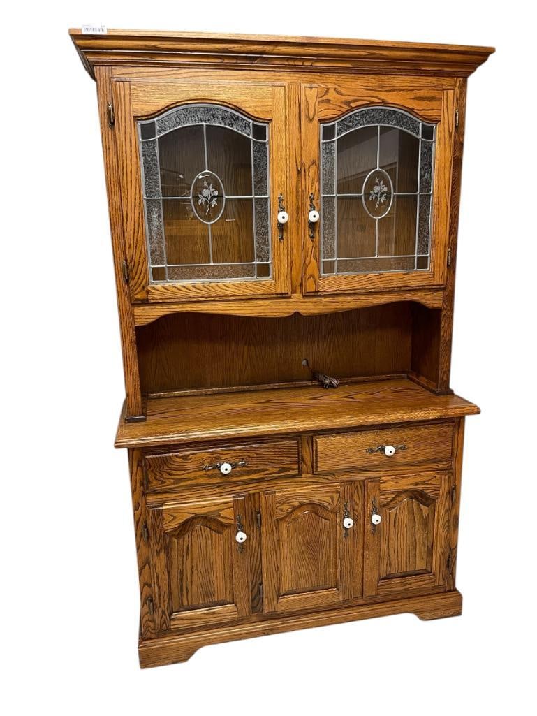 VINTAGE OAK LIGHTED HUTCH WITH ETCHED GLASS CABINET DOORS AND PORCELAIN KNOBS: FEATURES TWO DRAWERS AND THREE CABINET DOORS ON BASE, TWO GLASS AND ETCHED GLASS PANEL CABINET DOORS ON TOP, TESTED +, GOOD CONDITION 48" X 18" X 79"