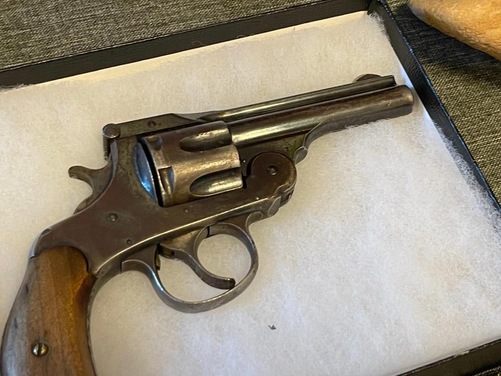 HISTORICAL NEVADA BROTHEL MEMORABILIA JOE & SALLY MUSTANG RANCH ENTRY GLASS, REVOLVER, MONEY CLIP - 14