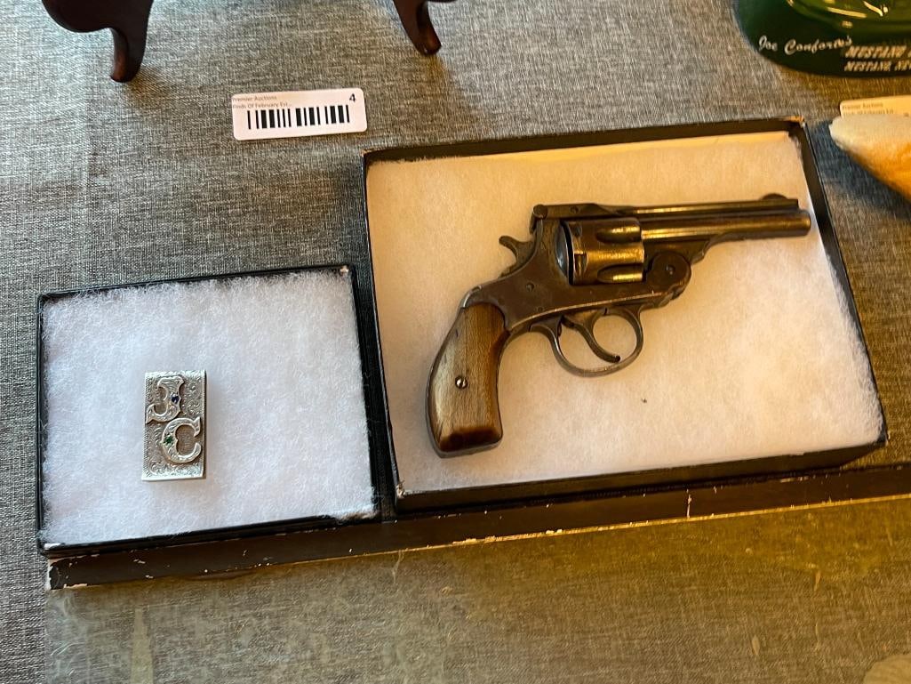 HISTORICAL NEVADA BROTHEL MEMORABILIA JOE & SALLY MUSTANG RANCH ENTRY GLASS, REVOLVER, MONEY CLIP - 8