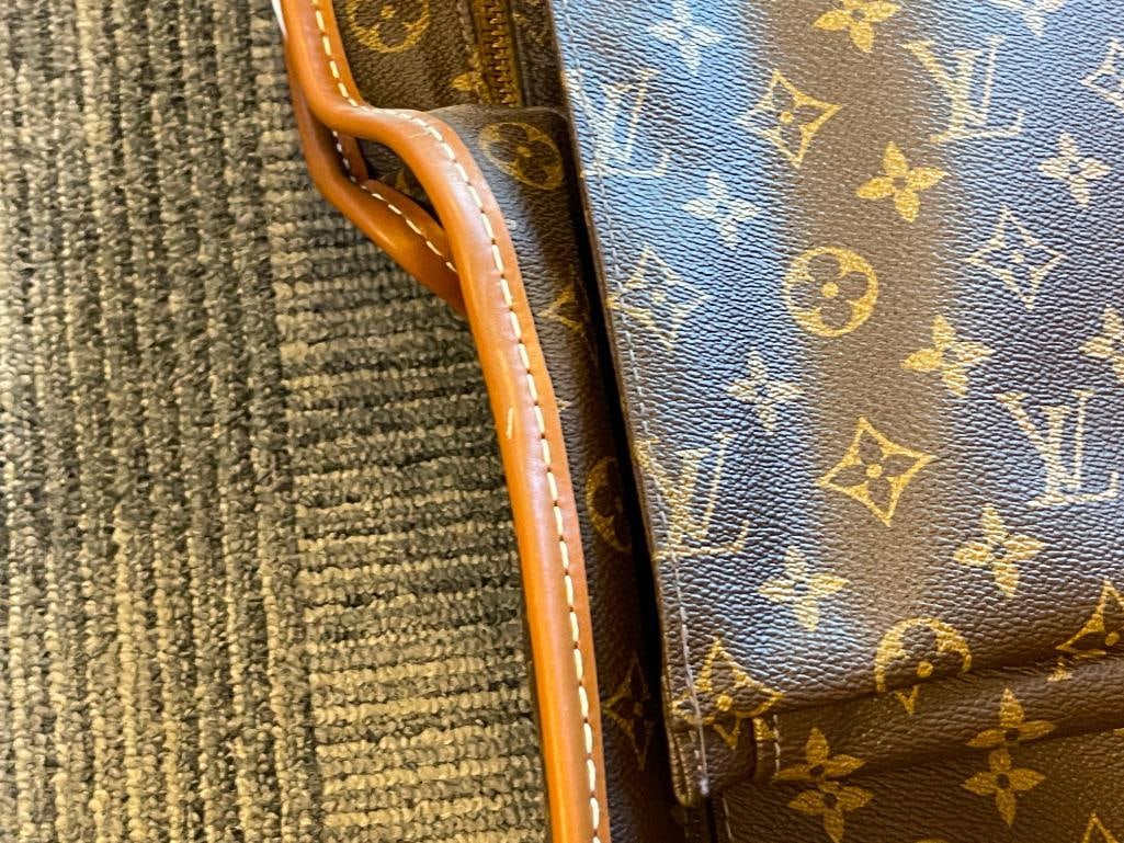 VINTAGE LOUIS VUITTON TRAVEL GARMENT BAG CIRCA 1980'S SIGNATURE MONOGRAM CANVAS DESIGN - 11