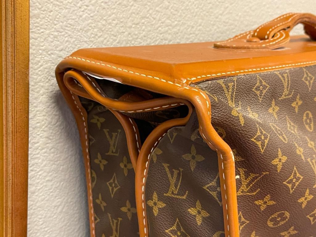 VINTAGE LOUIS VUITTON TRAVEL GARMENT BAG CIRCA 1980'S SIGNATURE MONOGRAM CANVAS DESIGN - 4