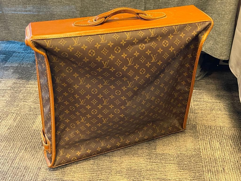 VINTAGE LOUIS VUITTON TRAVEL GARMENT BAG CIRCA 1980'S SIGNATURE MONOGRAM CANVAS DESIGN - 6