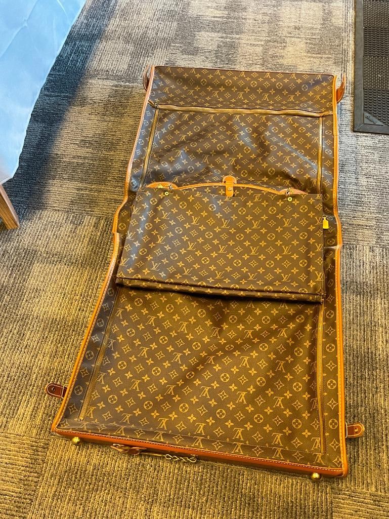 VINTAGE LOUIS VUITTON TRAVEL GARMENT BAG CIRCA 1980'S SIGNATURE MONOGRAM CANVAS DESIGN - 9