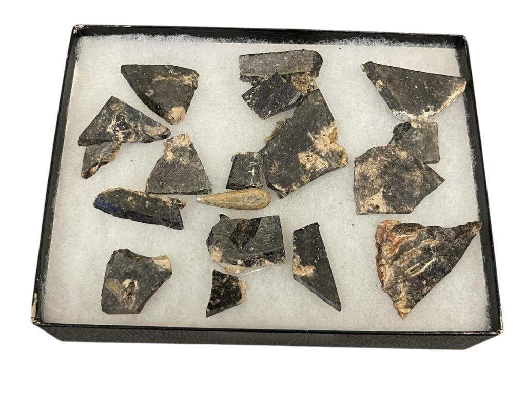 LITHIC FLAKE SHARDS USED TO MAKE PROJECTILE POINTS / ARROWHEADS / TOOLS / SCRAPERS / BLADES (1 of 4)