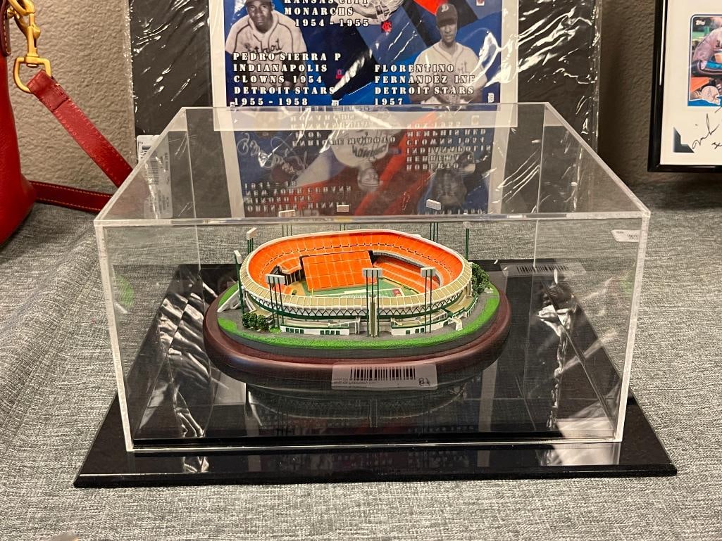 THE DANBURY MINT COLD CAST RESIN CANDLESTICK PARK HME OF THE SAN FRANCISCO 49ERS STADIUM MODEL (1 of 6)