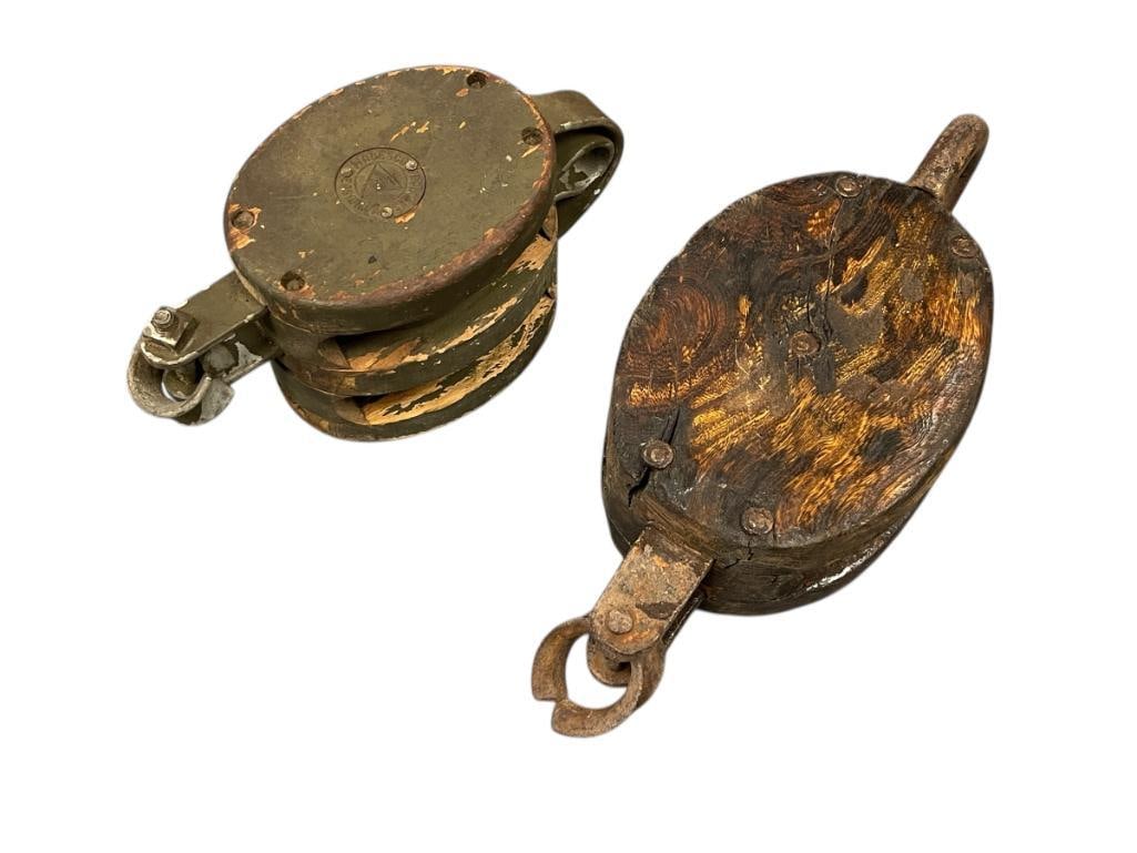 VINTAGE AND ANTIQUE SINGLE AND DOUBLE WOOD BLOCK PULLEYS / BLOCK AND TACKLE (1 of 7)