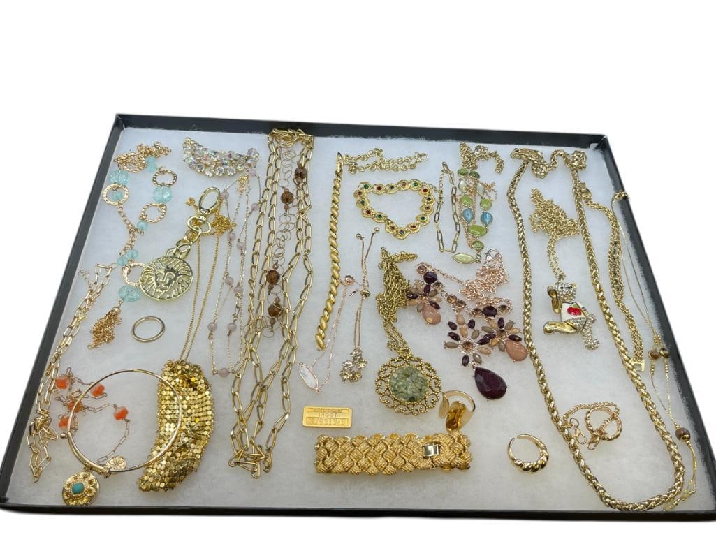 NICE GOLD TONE JEWELRY COLLECTION INCLUDING SHIMMERING MESH MINI DRAWSTRING BAG NECKLACE (1 of 10)