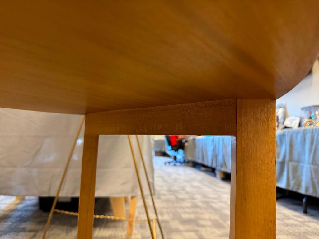 1970'S BAKER FURNITURE ART DECO STYLED TABLE WITH DISTINCT CONTRASTING WOOD INLAY TOP - 10