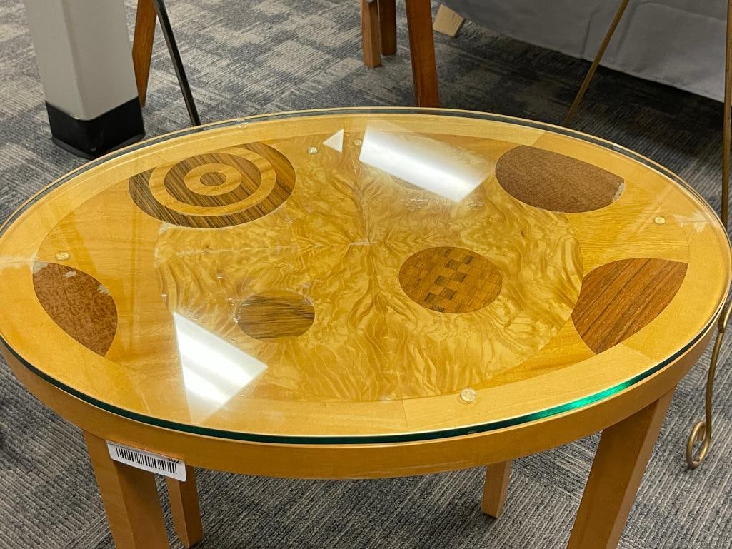 1970'S BAKER FURNITURE ART DECO STYLED TABLE WITH DISTINCT CONTRASTING WOOD INLAY TOP - 2