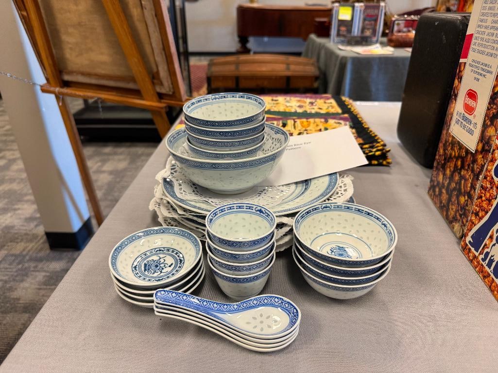 VINTAGE CHINESE PORCELAIN "RICE EYE" BLUE AND WHITE CHINA SET MADE IN JINGDEZHEN, CITY IN JIANGXI (1 of 14)