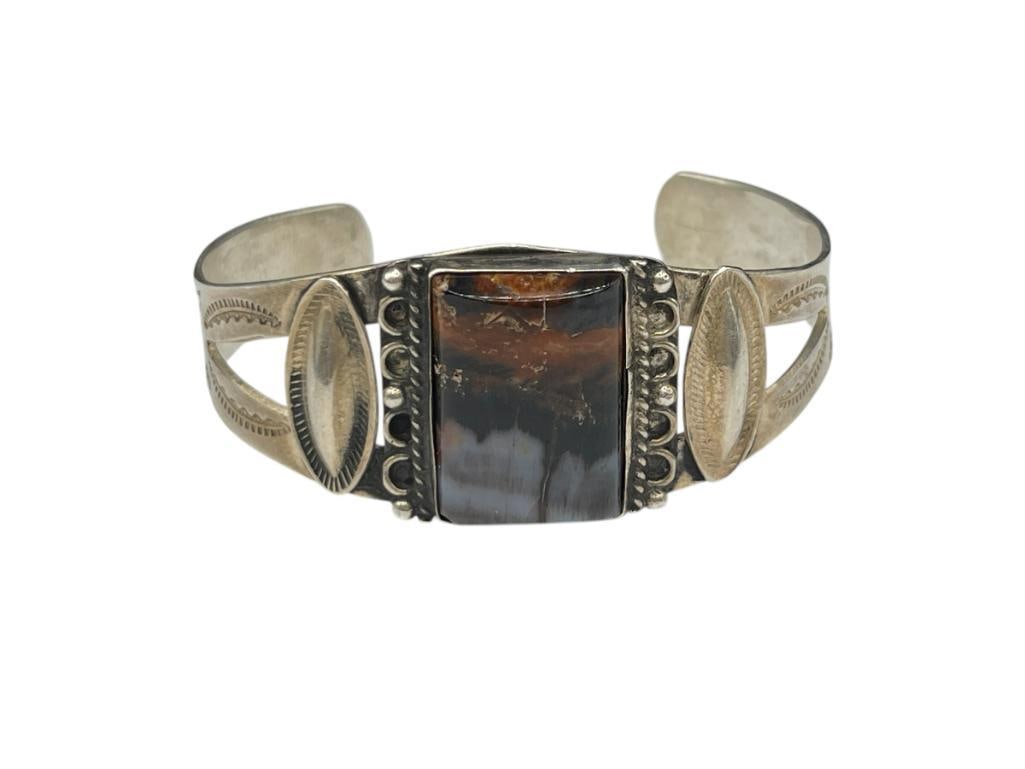 VINTAGE NAVAJO STERLING SILVER PETRIFIED WOOD CUFF BRACELET (1 of 6)