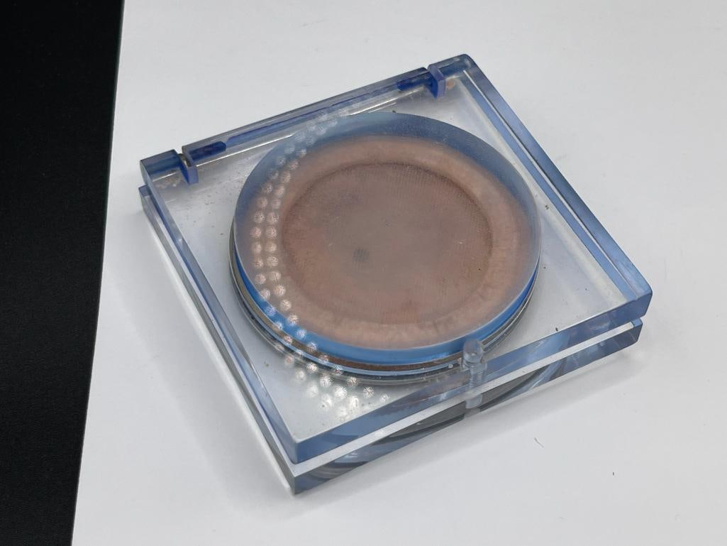 VINTAGE 1940'S ELGIN AMERICAN LUCITE AND STERLING SILVER REPOUSSE LOVE BIRD DOVES LADIES COMPACT - 8