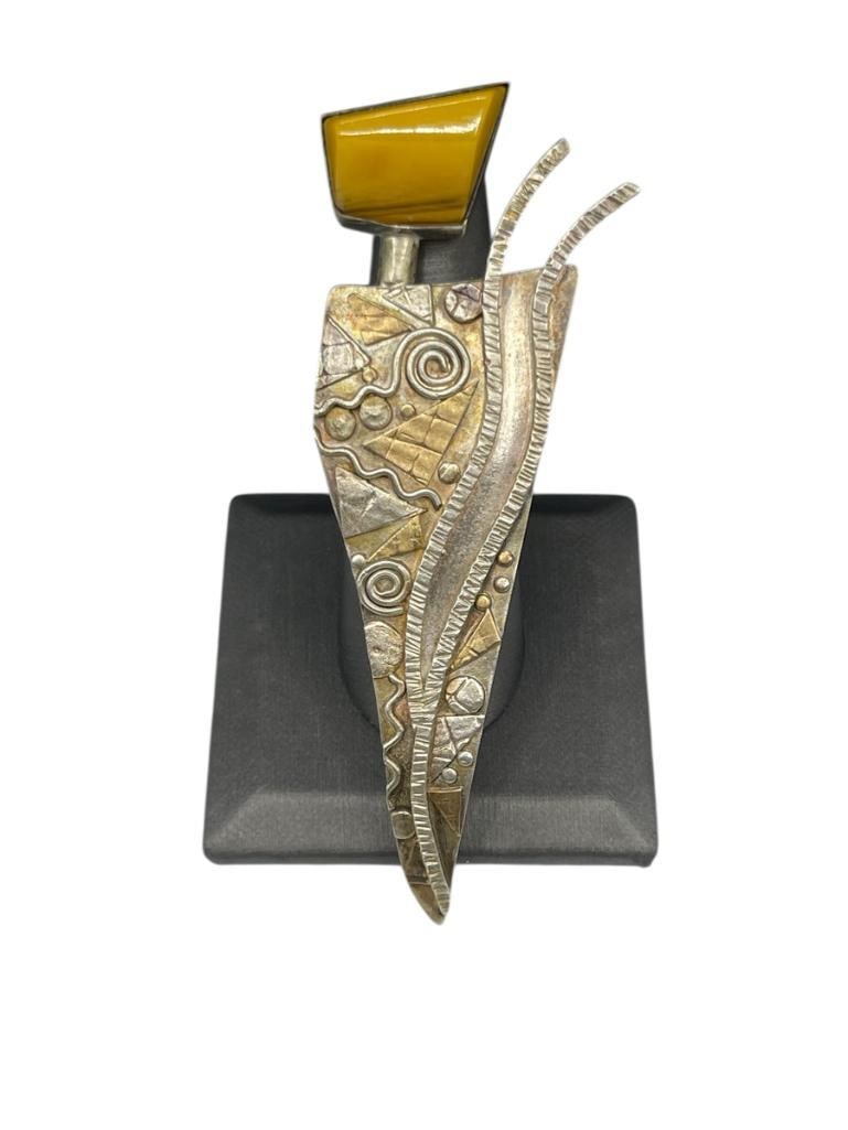 VINTAGE MODERNIST ALERIS HART ARTIST SIGNED STERLING SILVER COLLAGE PENDANT FEATURING HONEY AMBER: SIGNED "ALERIS" BY ARTIST 3 5/8", 17.59 GRAMS 