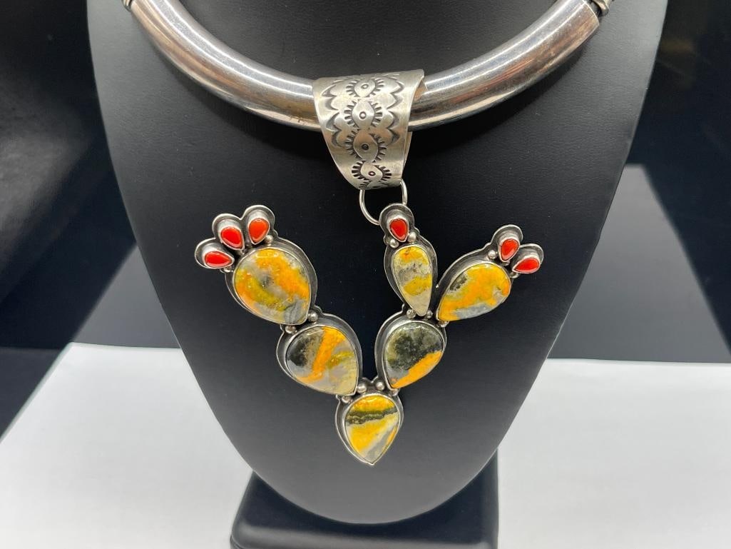 VINTAGE NAVAJO B. BEGAY ARTIST SIGNED STERLING SILVER NECKLACE FEATURING BUMBLEE JASPER AND CORAL - 2