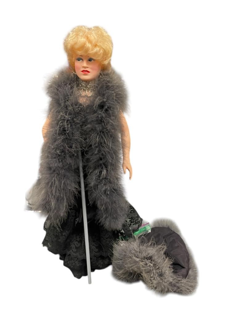 1982 MAE WEST DOLL LEGEND SERIES PRODUCED BY EFFANBEE DOLL CORPORATION: DOLL IS WEARING A FORMAL DRESS WITH FEATHER BOA 16" H