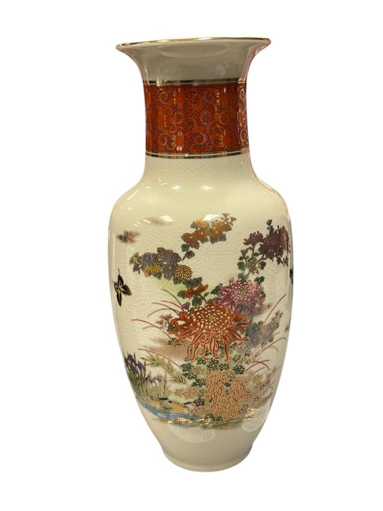 JAPENESE EXPORT SATSUMA STYLE PORCELAIN VASE (1 of 7)