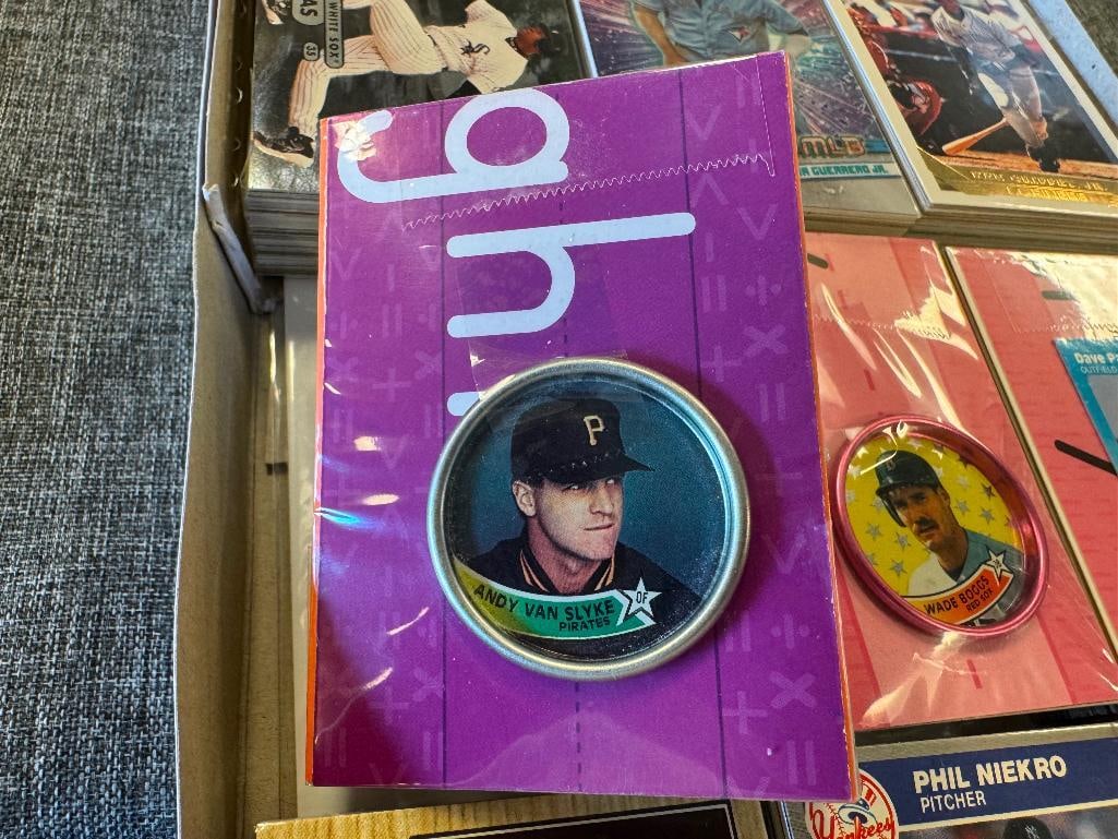 750 BASEBALL MLB SPORTS CARDS IN COLLATED PACKS - 10