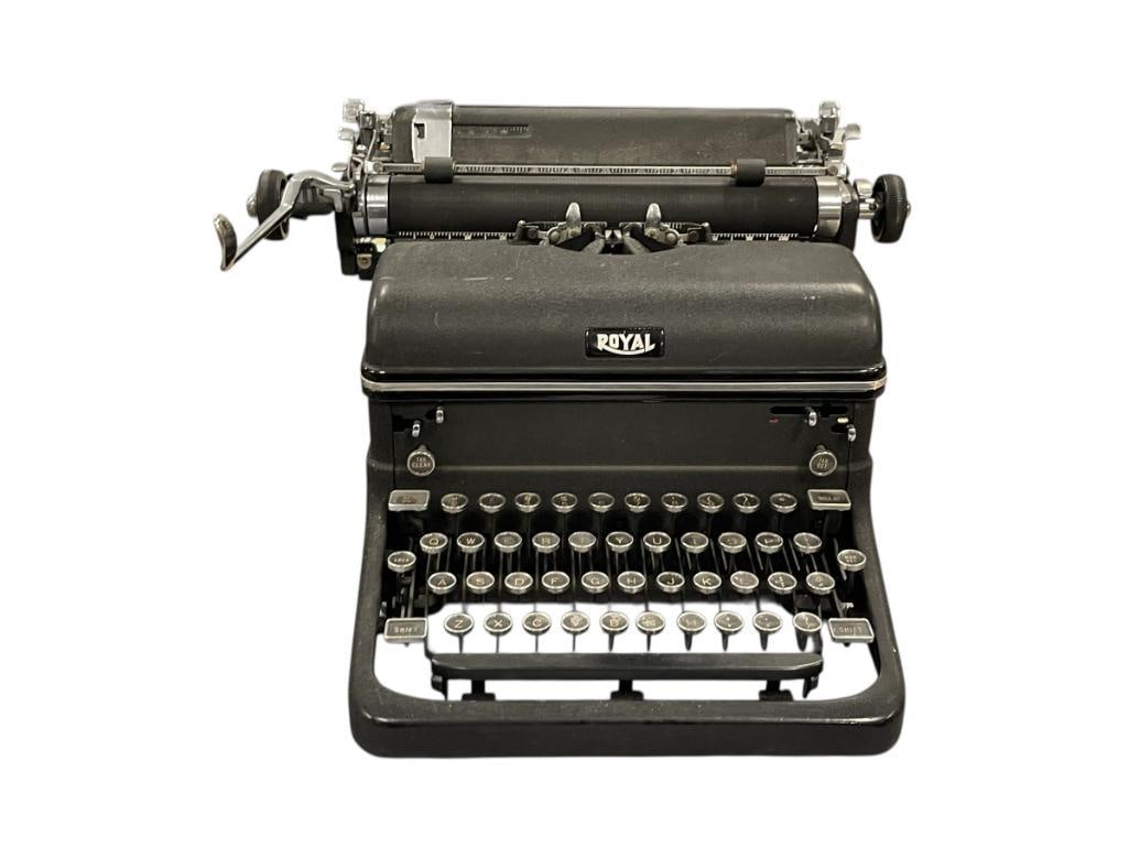 VINTAGE ROYAL KMM DESKTOP MECHANICAL TYPEWRITER CIRCA 1940'S / 1950'S (1 of 13)