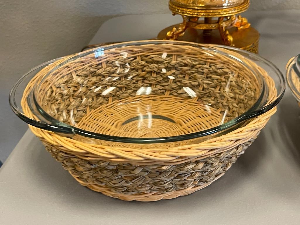 ANCHOR HOCKING AND PYREX GLASS BAKING DISHES WITH MATCHING WICKER HOLDERS - 2