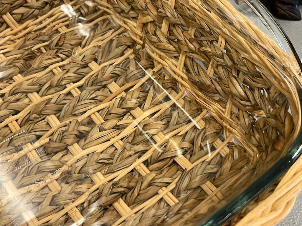 ANCHOR HOCKING AND PYREX GLASS BAKING DISHES WITH MATCHING WICKER HOLDERS - 6