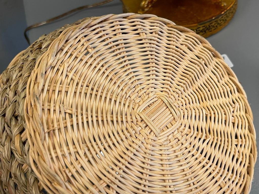 ANCHOR HOCKING AND PYREX GLASS BAKING DISHES WITH MATCHING WICKER HOLDERS - 7