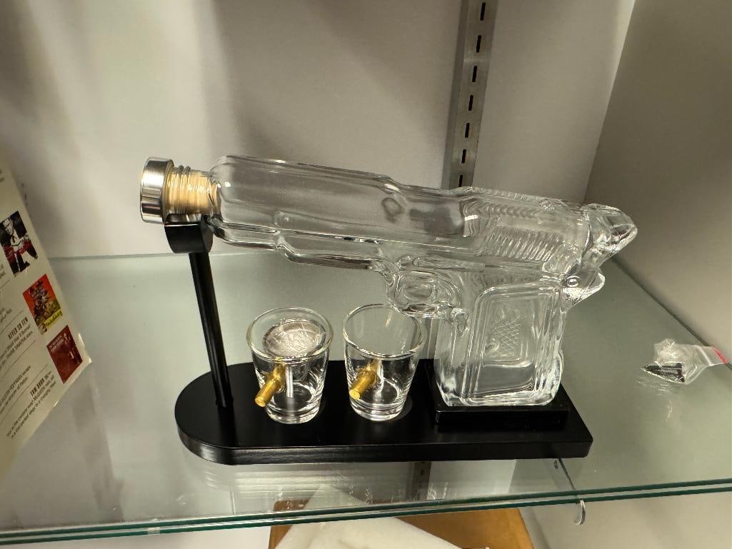 UNIQUE FIGURAL GLASS PISTOL LIQUOR DECANTER WITH TWO SHOT GLASSES - 2