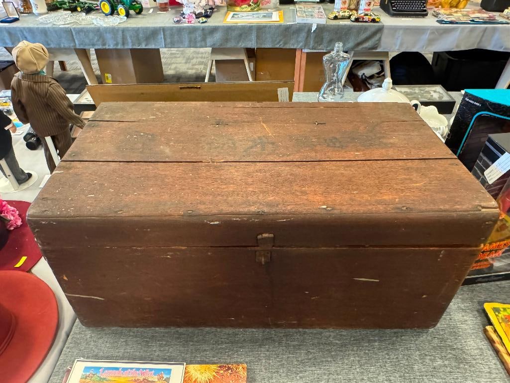 ANTIQUE JAPANESE WOODEN STORAGE BOX / CHEST (1 of 1)
