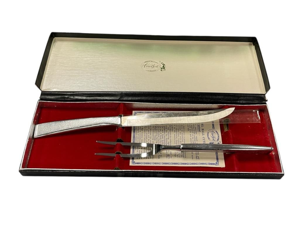 CARVEL HALL VINTAGE TWO-PIECE CUTLERY SET IN ORIGINAL BOX: LIKE-NEW, BOX DOES HAVE WEAR / LIGHT DAMAGE 