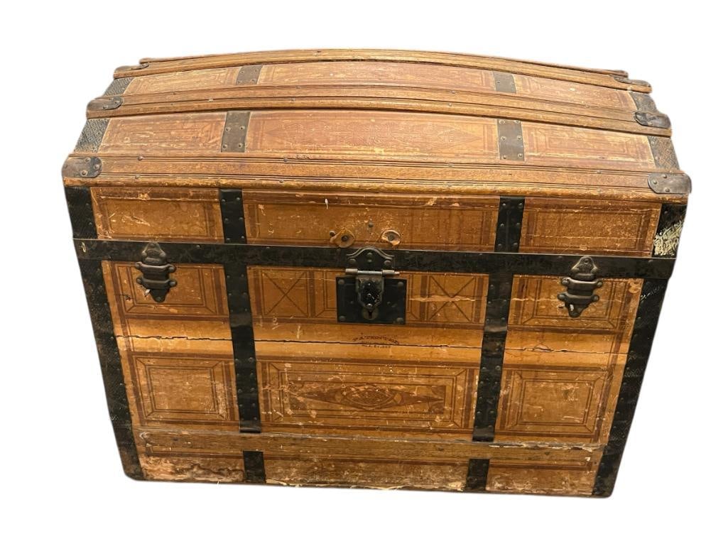 ANTIQUE VICTORIAN PATENT 1864 CAMEL BACK STEAMER TRUNK (1 of 18)