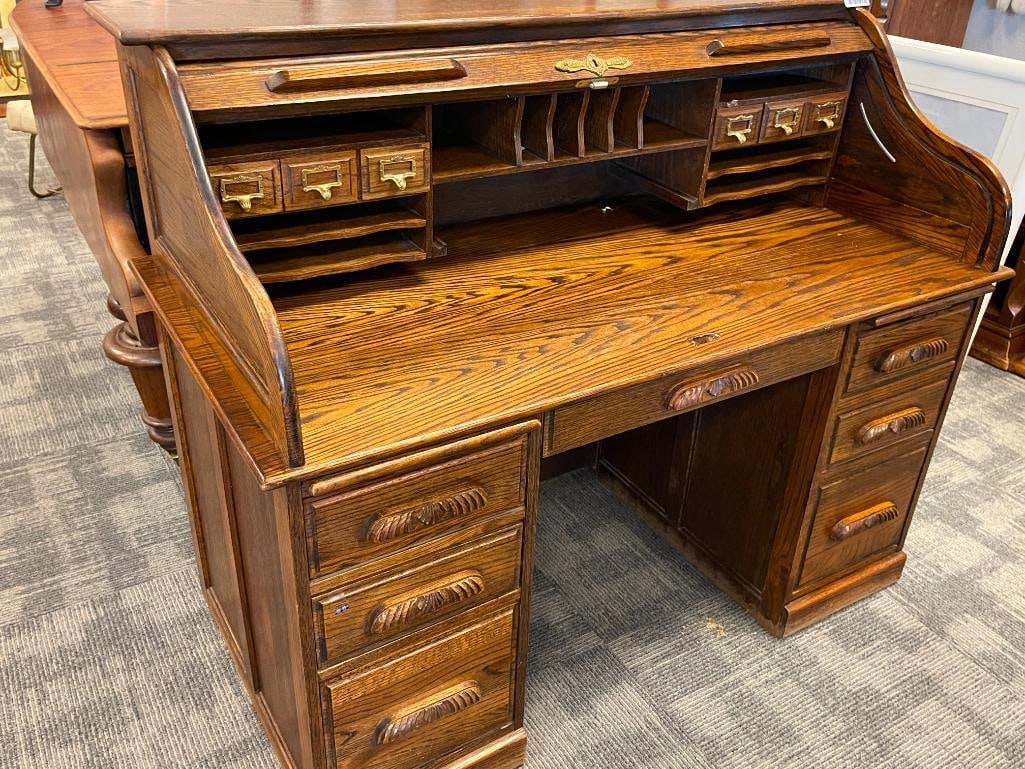 VINTAGE MARK WAYNE DARK STAINED OAK ROLL TOP DESK - 4