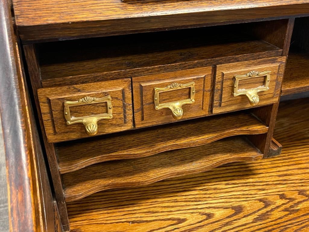 VINTAGE MARK WAYNE DARK STAINED OAK ROLL TOP DESK - 7