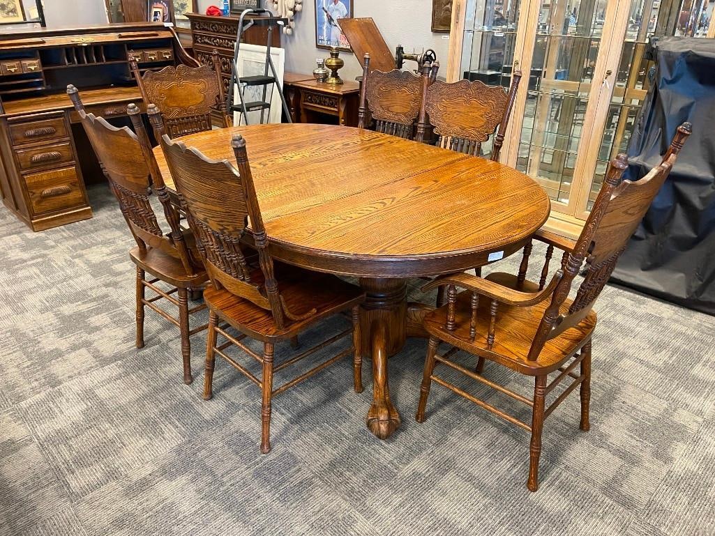 VINTAGE DARK STAINED OAK PEDESTAL CLAW FOOT DINING TABLE WITH SIX PRESSED BACK CHAIRS WITH LEAVES - 2