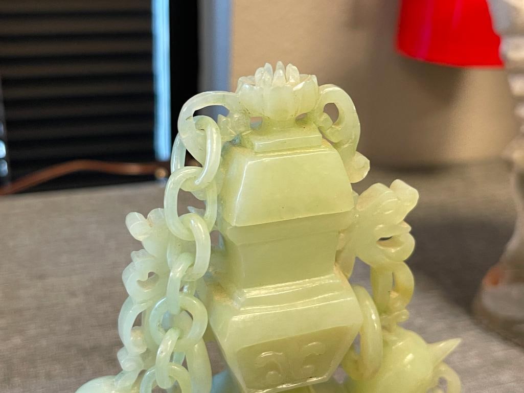 20TH CENTURY CHINESE CARVED JADE COVERED OPIUM CONTAINER FEATURING IMPRESSIVE CARVED LINK CHAINS - 5