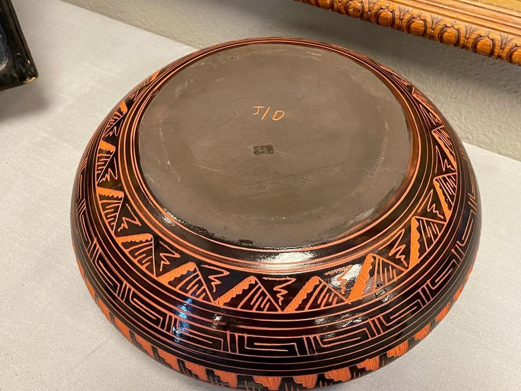 LARGE HAND PAINTED AND ETCHED NAVAJO POTTERY POT SIGNED J.D. - 5
