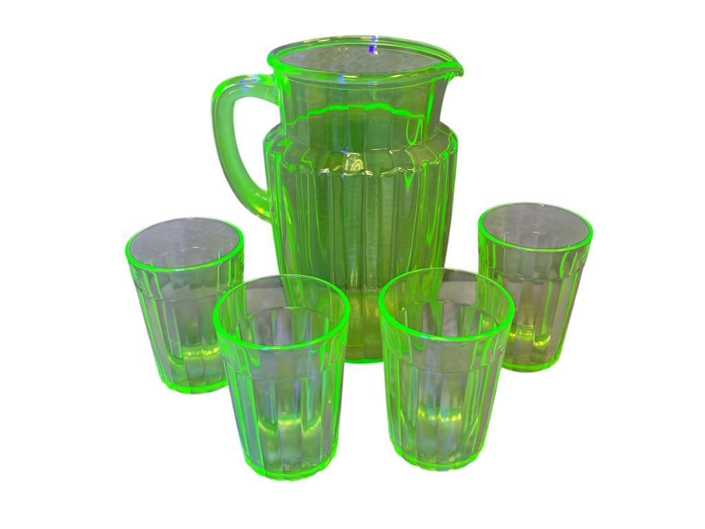 1920'S ANCHOR HOCKING GREEN PILLAR URANIUM GLASS PITCHER WITH FOUR MATCHING GLASSES (1 of 8)