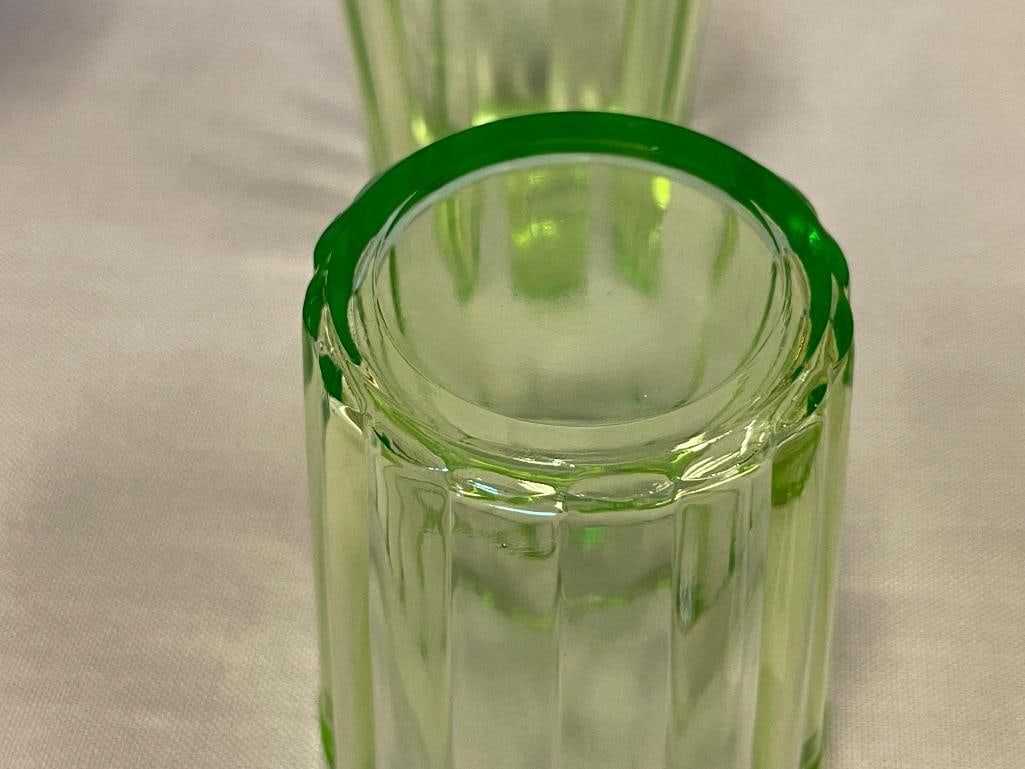 1920'S ANCHOR HOCKING GREEN PILLAR URANIUM GLASS PITCHER WITH FOUR MATCHING GLASSES - 8