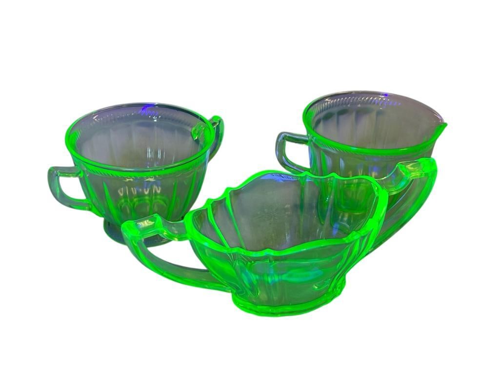 FEDERAL GLASS CO. COLONIAL FLUTED URANIUM GLASS SUGAR AND CREMER PLUS SUGAR BOWL (1 of 7)